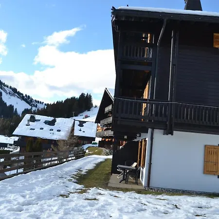 Apartment Le Petit Refuge - Lupins Champoussin