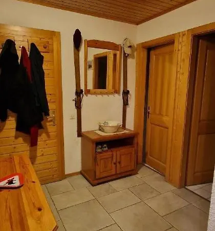 Le Petit Refuge - Lupins Apartment Champoussin